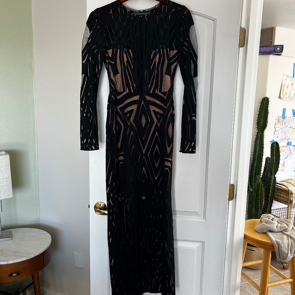 BCBG Max Azria Veira Geometric Formal Long-Sleeved Gown Sz 4 - Picture 3 of 7